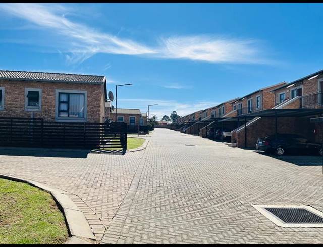 2 BEDROOM TOWNHOUSE FOR SALE IN GROBLERPARK
